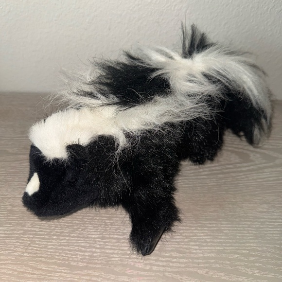 Folkmanis Puppets Other - Folkmanis Folktails Plush Skunk Hand Puppet Stuffed Animal